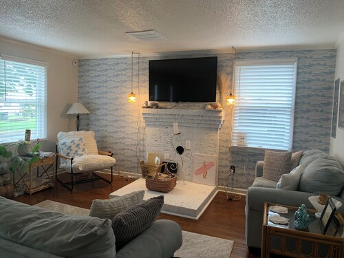 Quaint house in small town of Snow Hill, MD.Centrally located to 3 local beaches