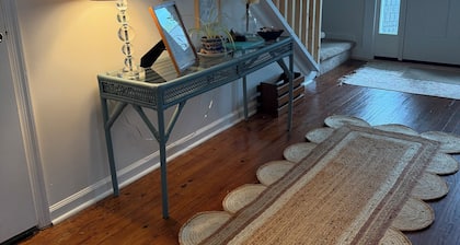 Quaint house in small town of Snow Hill, MD.Centrally located to 3 local beaches