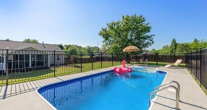 Private GEM in SC-Pool, Huge Porch, Fenced Yard