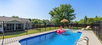 Private GEM in SC-Pool, Huge Porch, Fenced Yard