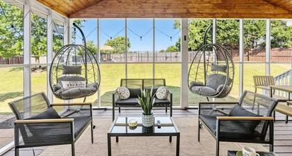 Private GEM in SC-Pool, Huge Porch, Fenced Yard
