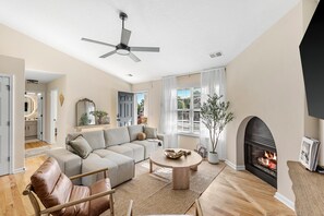 TV, fireplace