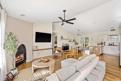 Private GEM in SC-Pool, Huge Porch, Fenced Yard