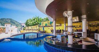 Bayshore 2 Bedroom Spacious Seaview Apartment