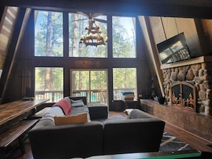 TV, fireplace - Mountain Retreat ~ Hot Tub ~ Pool Table ~ 5 bed/4bath - 17 pple! (Ruidoso)