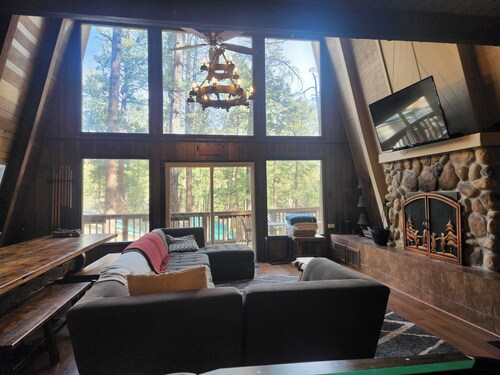 Mountain Retreat ~ Hot Tub ~ Pool Table ~ 5 bed/4bath - 17 pple - 10 adults max