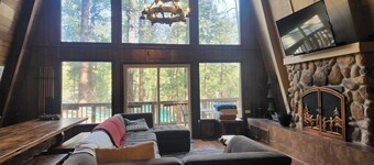 Mountain Retreat ~ Hot Tub ~ Pool Table ~ 5 bed/4bath - 17 pple - 10 adults max