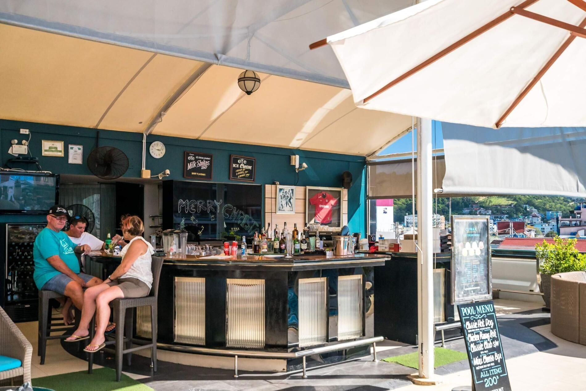 Bar (in der Unterkunft)