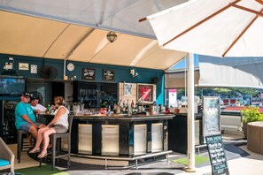 Bar (en la propiedad)