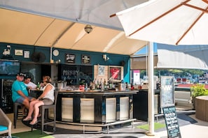 Bar (en la propiedad)