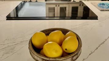 Micro-ondas, fogão, cooktop, lava-louças