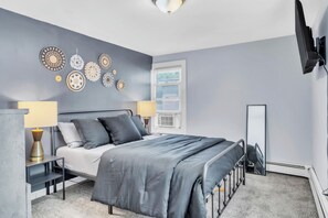 4 slaapkamers, een strijkplank/strijkijzer, gratis wifi, beddengoed