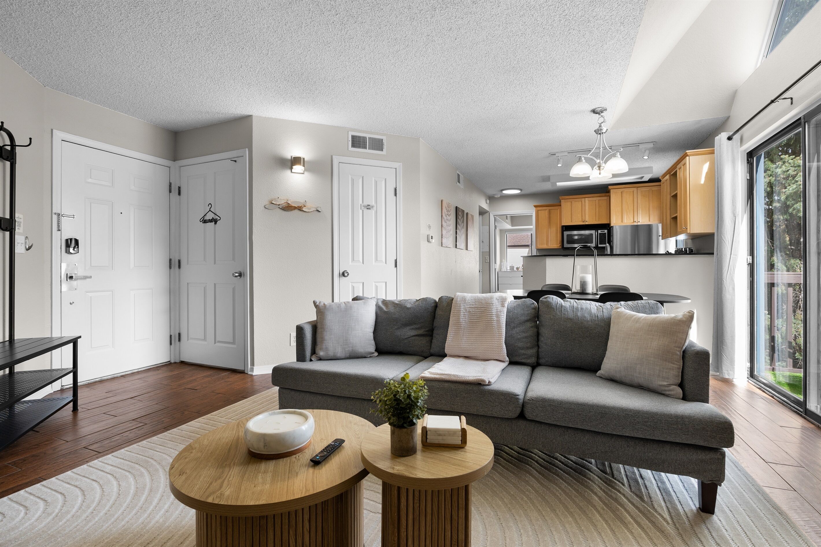 Smart TV, fireplace, offices