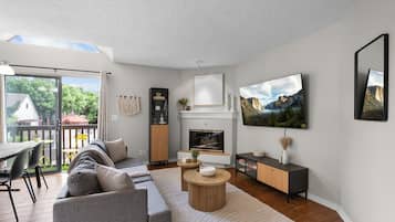 TV connectée, cheminée, espaces bureaux