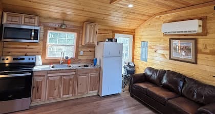 Charming cabin in St. Charles, AR just 600 yards from the boat ramp