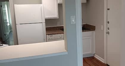 Cozy 2 BR downstairs duplex with AC Near Ocean Drive,Downtown Corpus Christi