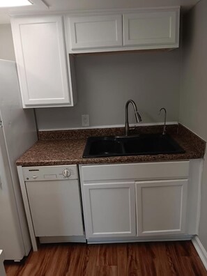 Mikrobølgeovn og oppvaskmaskin