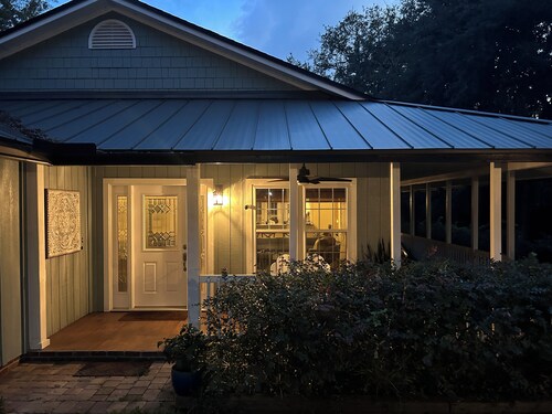 Woodsy 3-bedroom retreat on 600 acre nature preserve in Jacksonville near beach