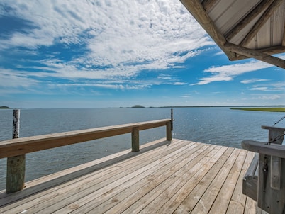 Bay Breeze - Waterfront with Boat Dock, Helipad!