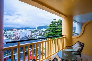 Deluxe Double Room (City View) | Balcony