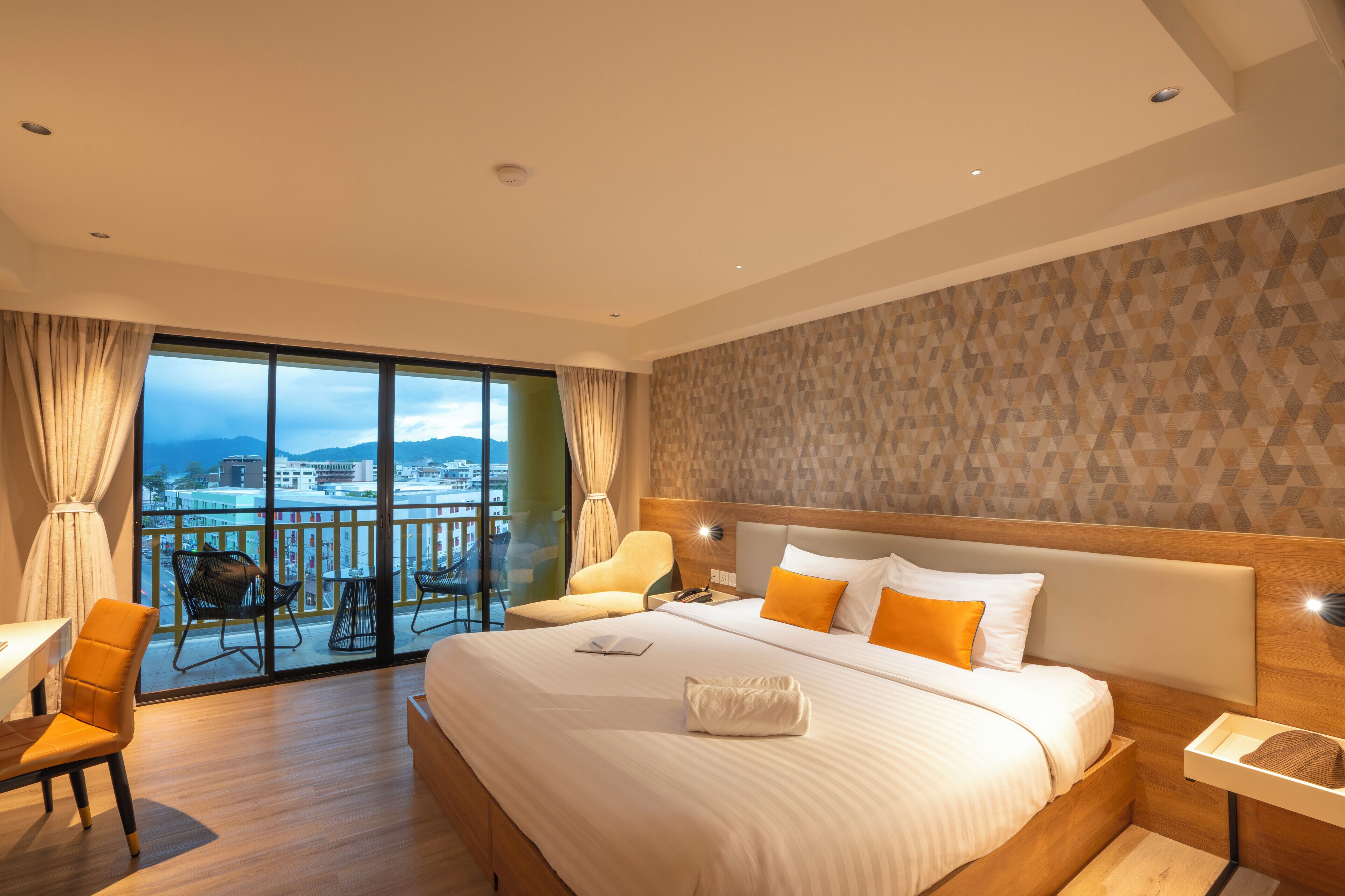 Deluxe Double Room (City View)