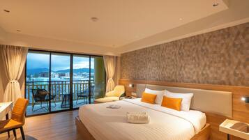 Deluxe Double Room (City View)