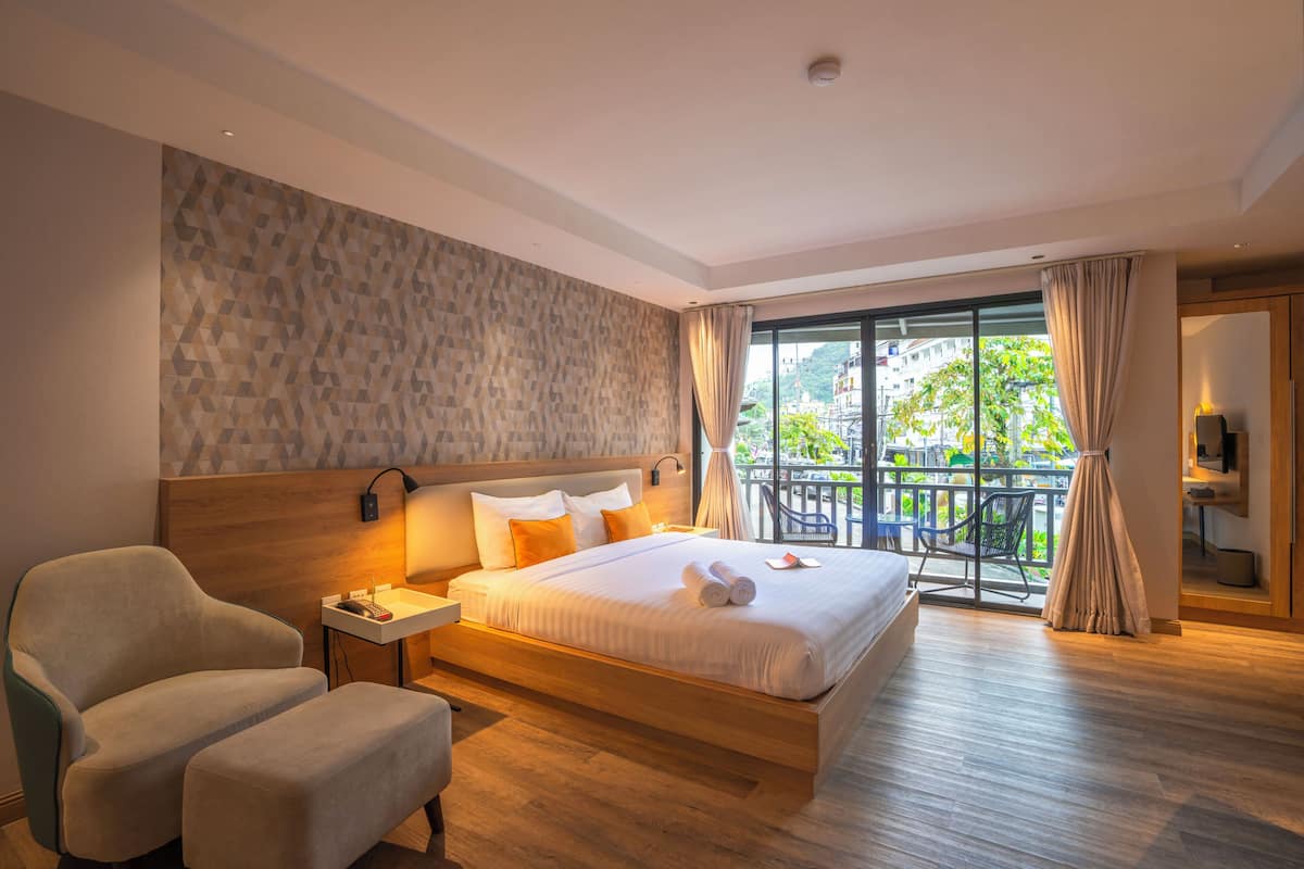 King Room with Private Balcony | 免費 Wi-Fi、床單
