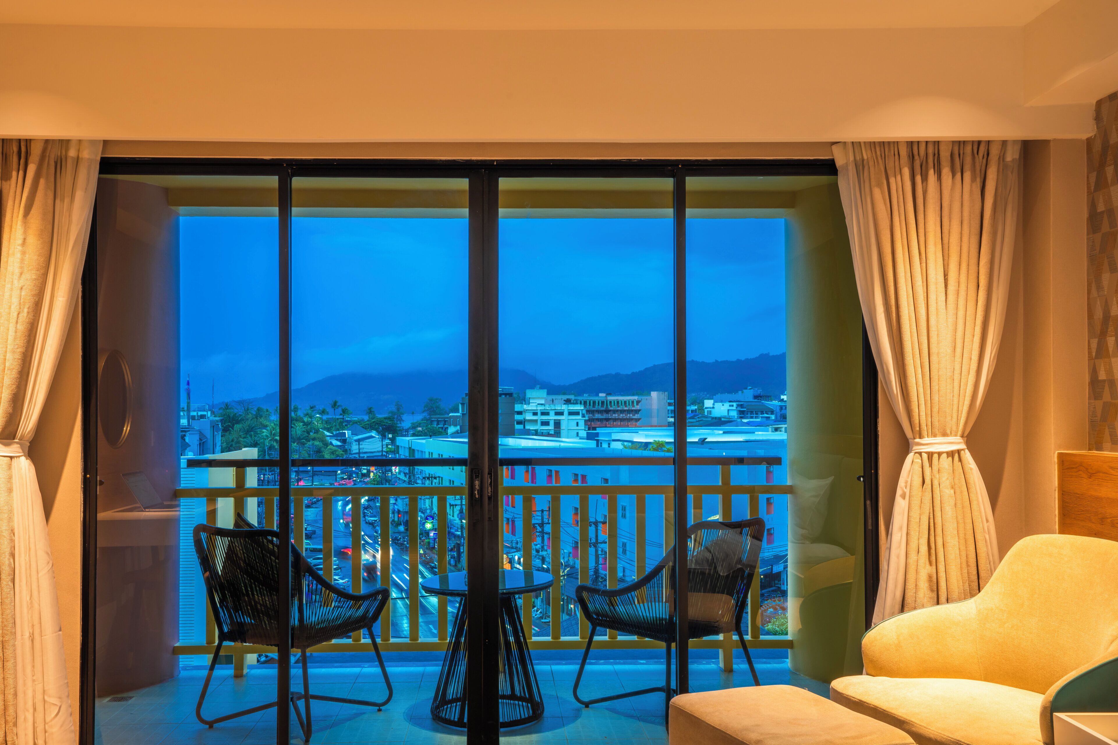 Deluxe Double Room (City View)