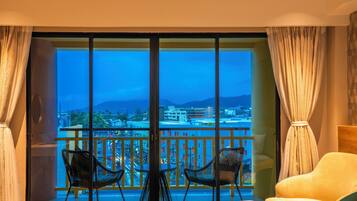 Deluxe Double Room (City View)