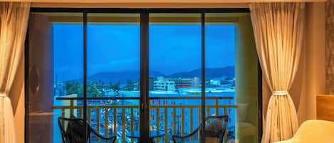 Deluxe Double Room (City View)