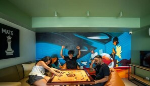 Game room - Zostel Phuket (Kathu)