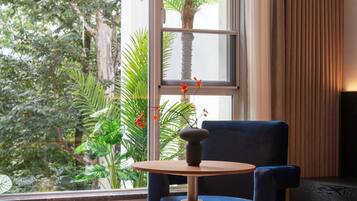 Kahden hengen comfort-huone, patio, näköala pihalle | Näkymä huoneesta