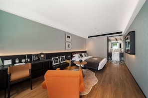 Family Suite, Patio, Garden View | Premium bedding, pillowtop beds, laptop workspace, free WiFi