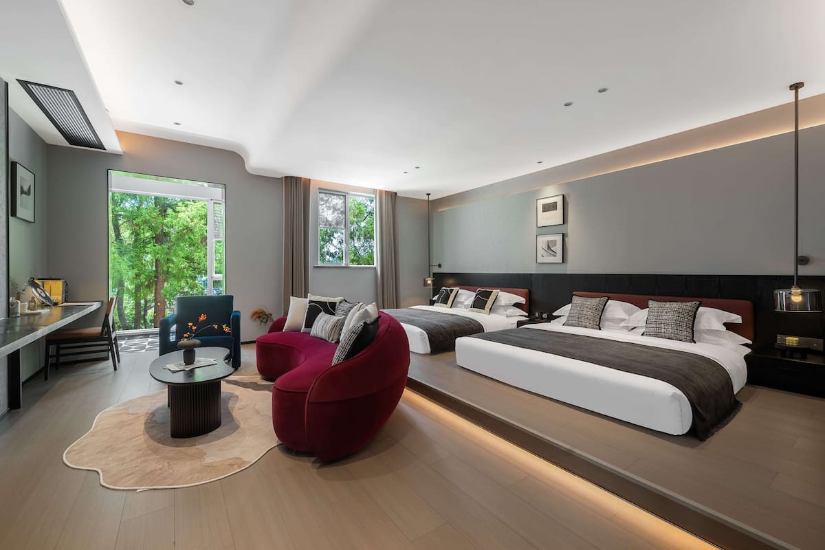 Family Twin Room | Premium bedding, pillowtop beds, laptop workspace, free WiFi