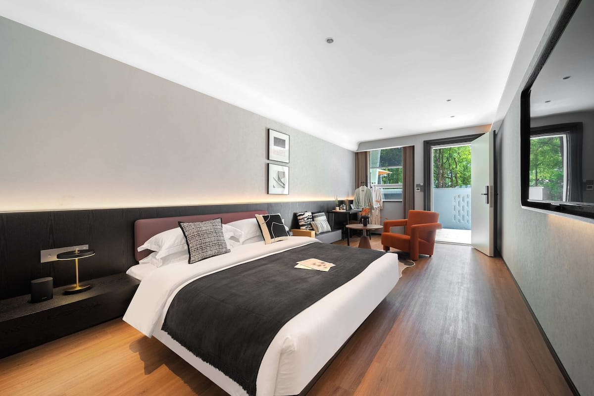Family Suite, Patio, Garden View | Premium bedding, pillowtop beds, laptop workspace, free WiFi