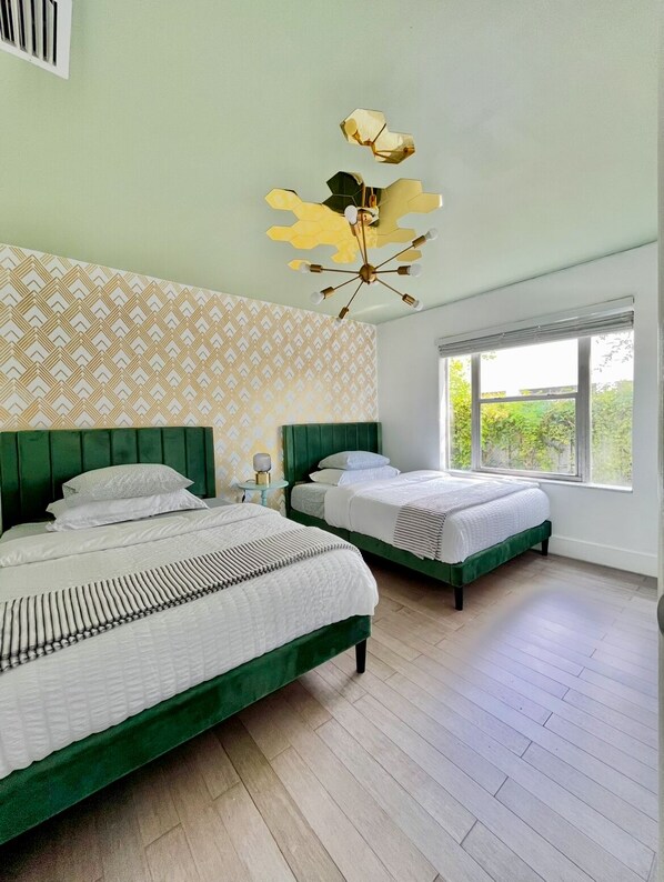 3 bedrooms, iron/ironing board, WiFi, bed sheets - Artsy Falls Design district 5 mins (Miami)