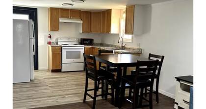 Charming 2-bedroom white  house in tranquil Thonotosassa with AC