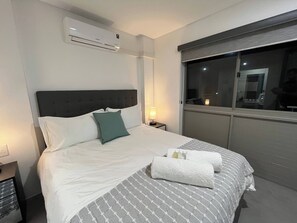 2 室のベッドルーム、アイロン / アイロン台、WiFi、ベッドシーツ
