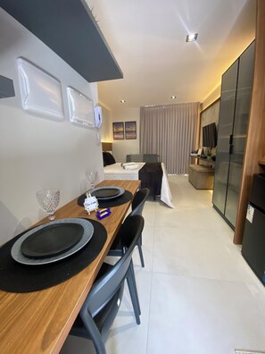 1 habitación, tabla de planchar con plancha, wifi gratis y ropa de cama 