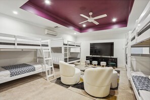 4 bedrooms, iron/ironing board, Internet, bed sheets - La Casa del Canal (Wannanup)