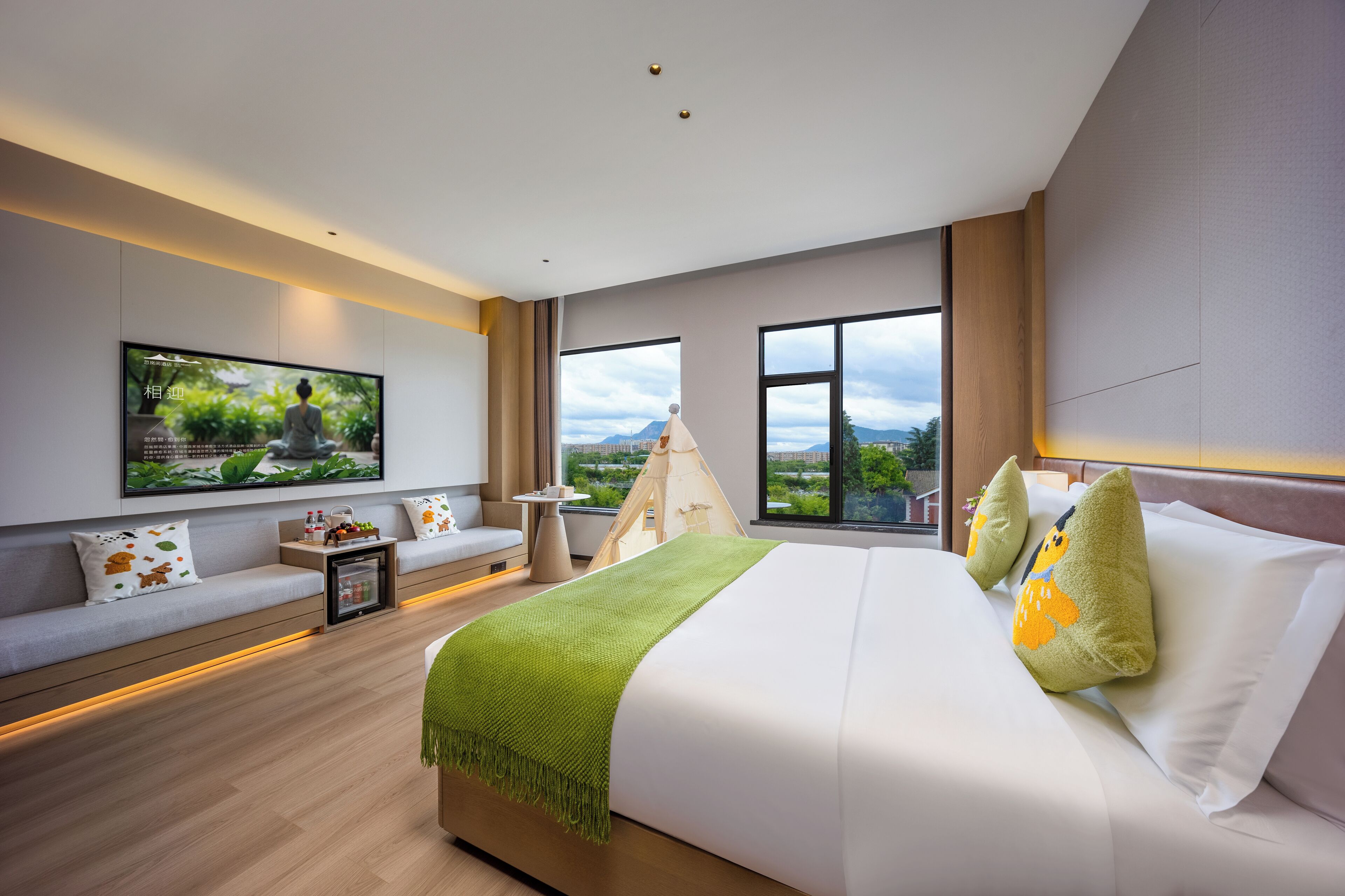 Family Double Room, Courtyard View | Hypo-allergenic bedding, down comforters, pillowtop beds, free minibar