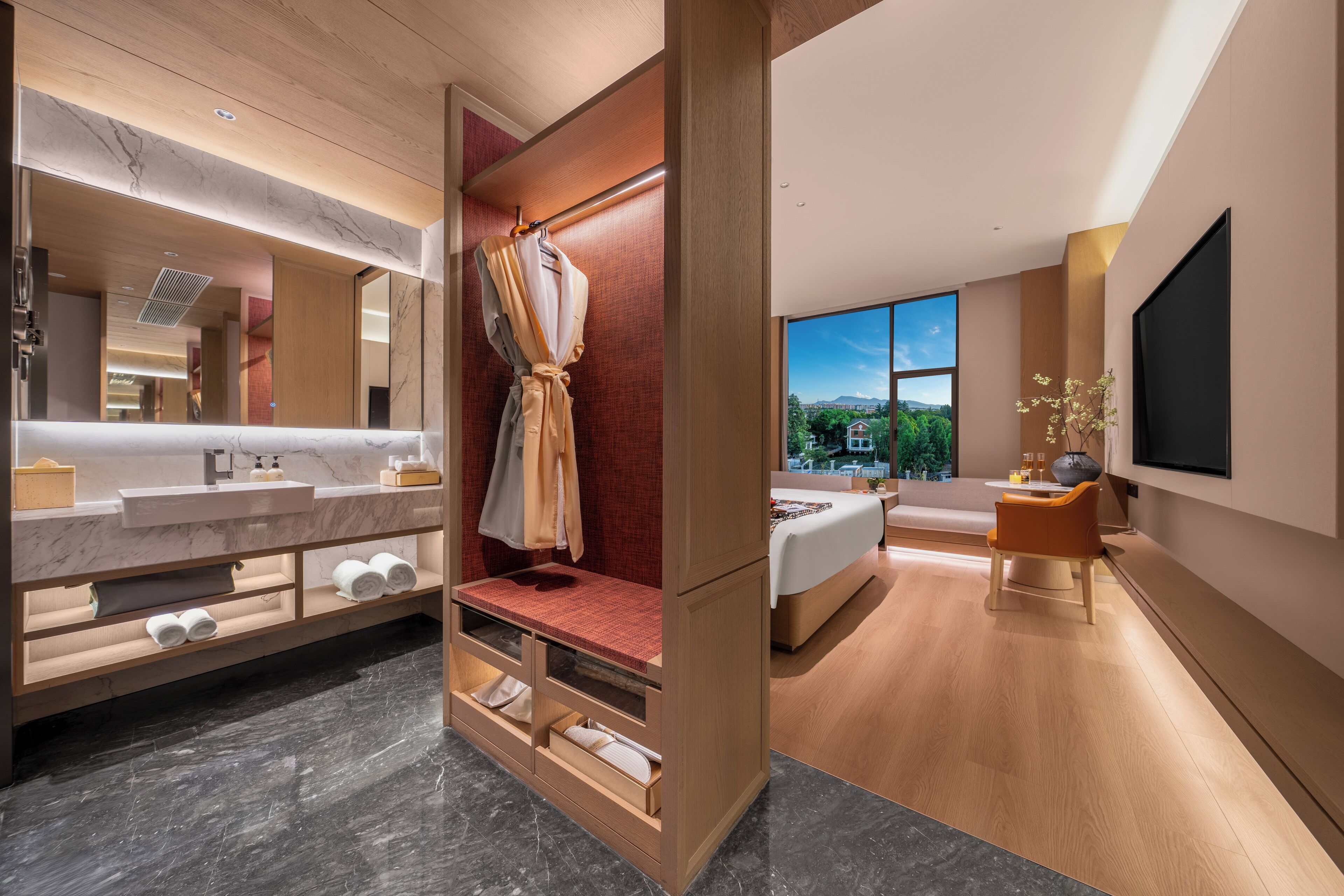 Luxury Double Room, Courtyard View | Peralatan tempat tidur hipoalergenik, gebar bulu kapas, tilam berlapik 