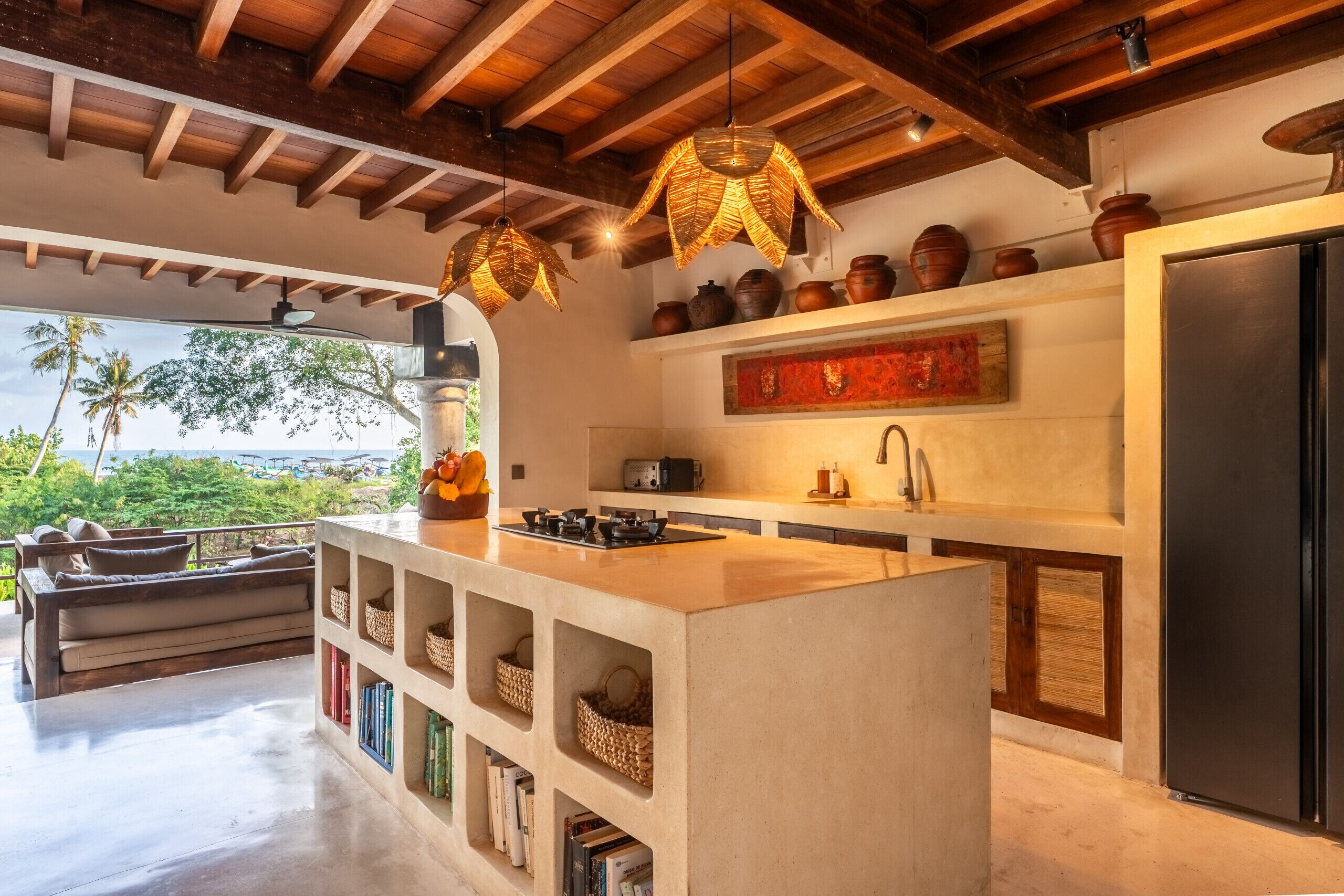 Refrigerador, microondas, horno y cafetera y tetera 