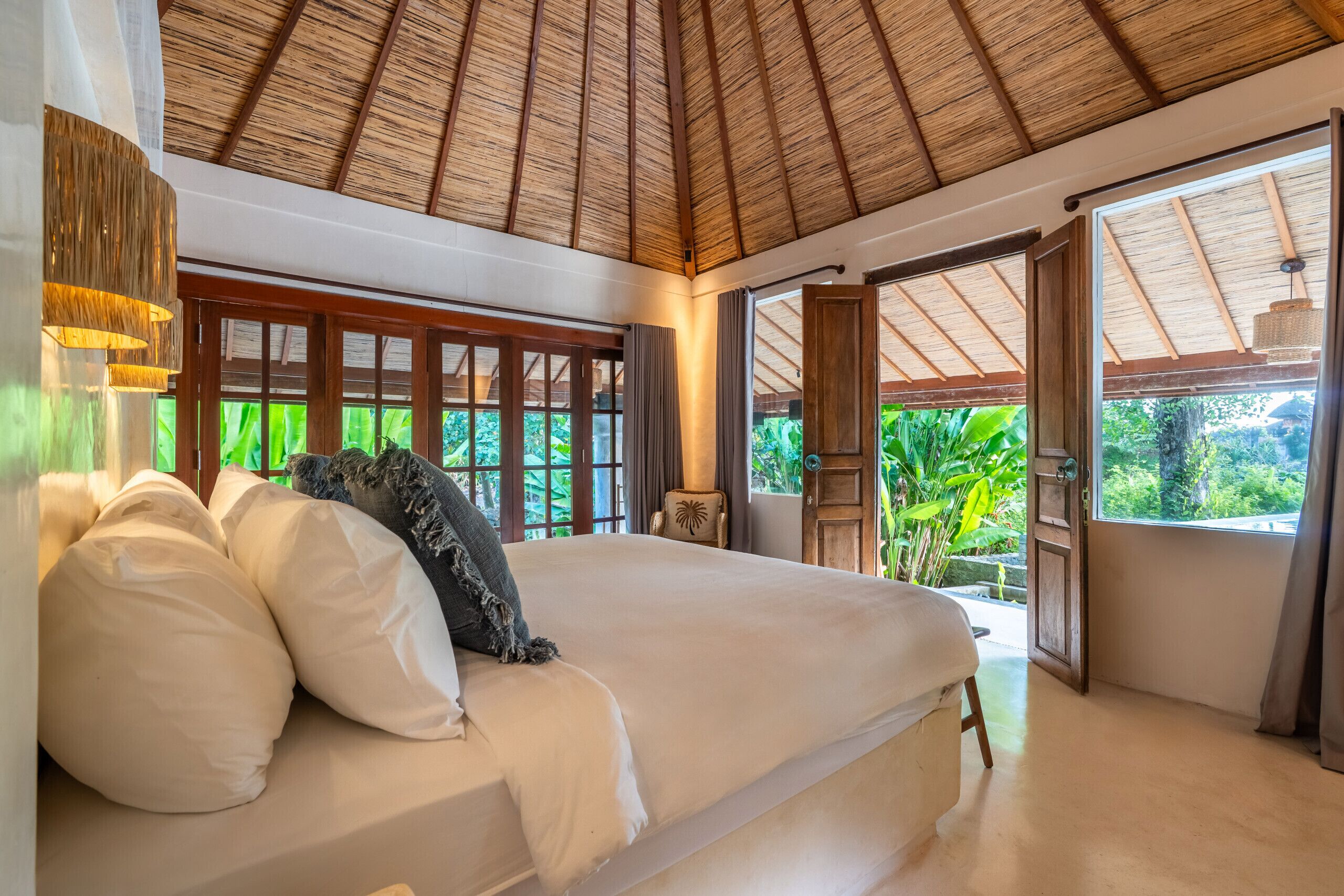5 quartos, cofres nos quartos, Wi-Fi de cortesia, roupa de cama