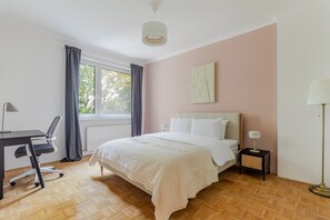 2 habitaciones, tabla de planchar con plancha, wifi y ropa de cama 