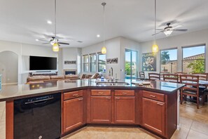 المنشأة من الداخل