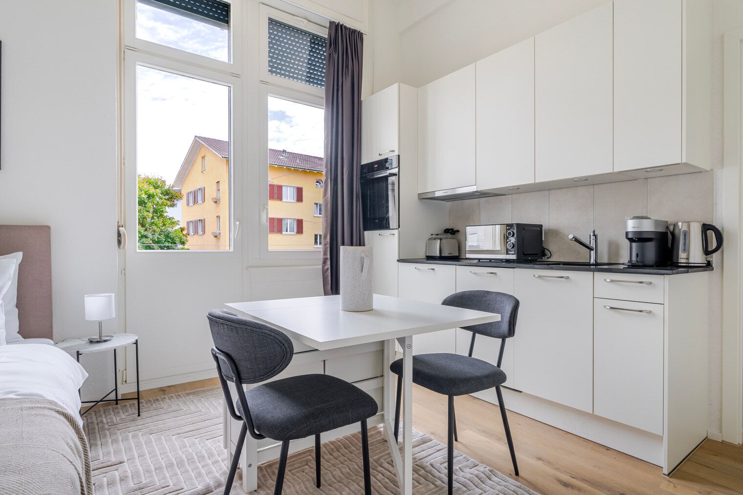 ثلاجة، ميكروويف، فرن، موقد طهي مسطح