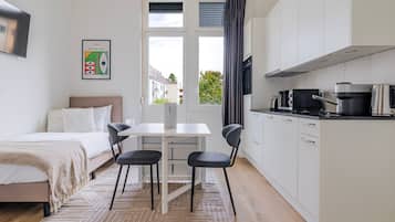 Iron/ironing board, WiFi, bed sheets