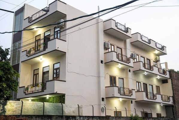 Fachada de la propiedad