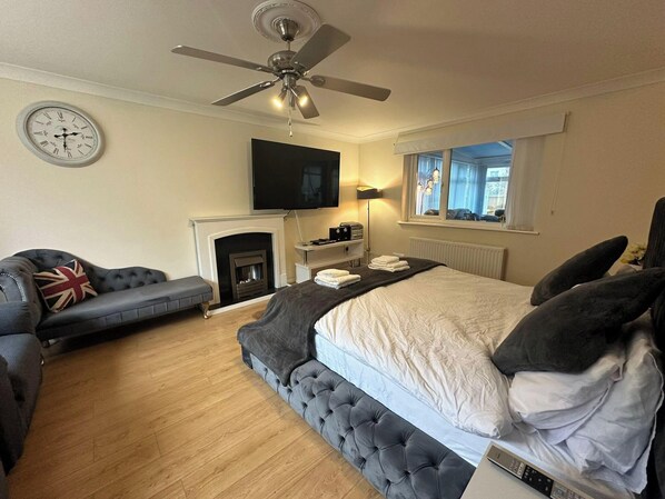 4 bedrooms, WiFi, bed sheets